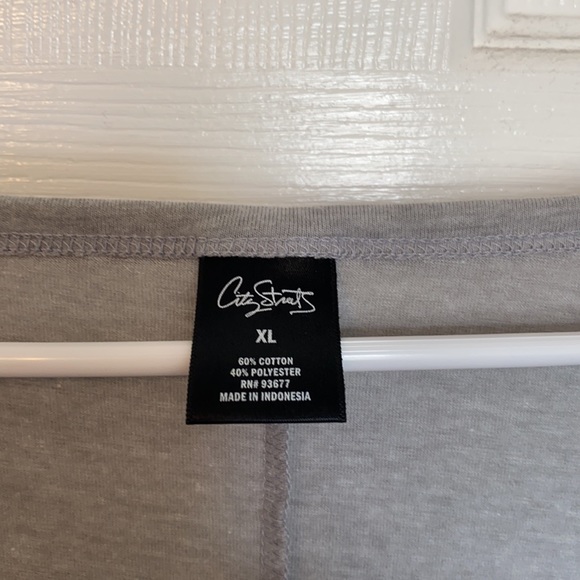 T-Shirt dress with ruffle sleeves. - Picture 3 of 4